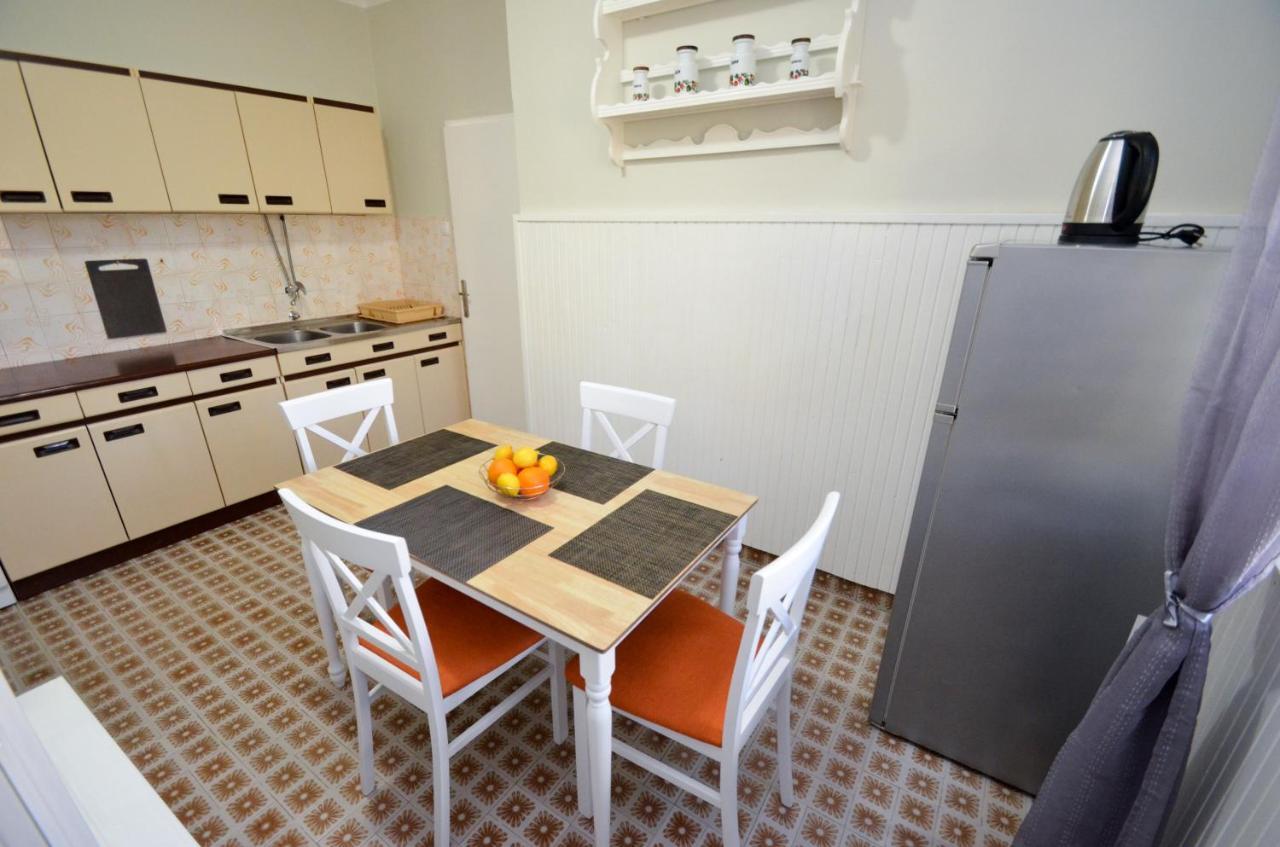 Red House Apartment Котор Екстер'єр фото