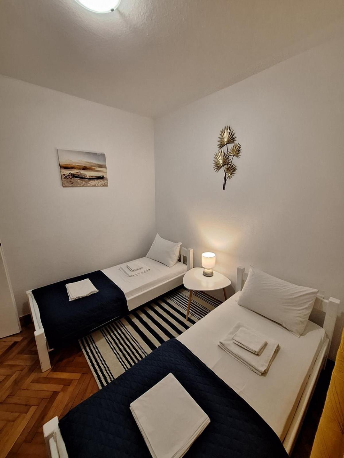 Red House Apartment Котор Екстер'єр фото