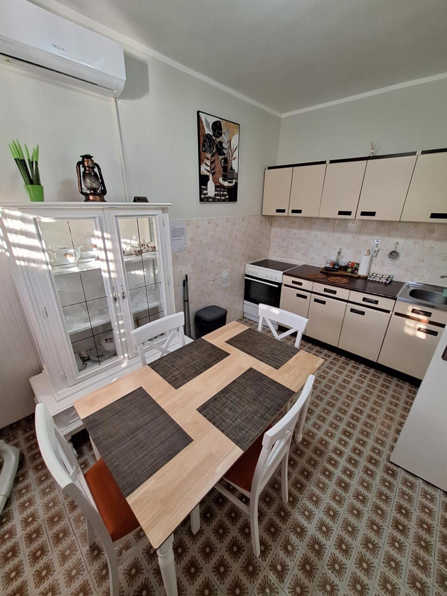 Red House Apartment Котор Екстер'єр фото