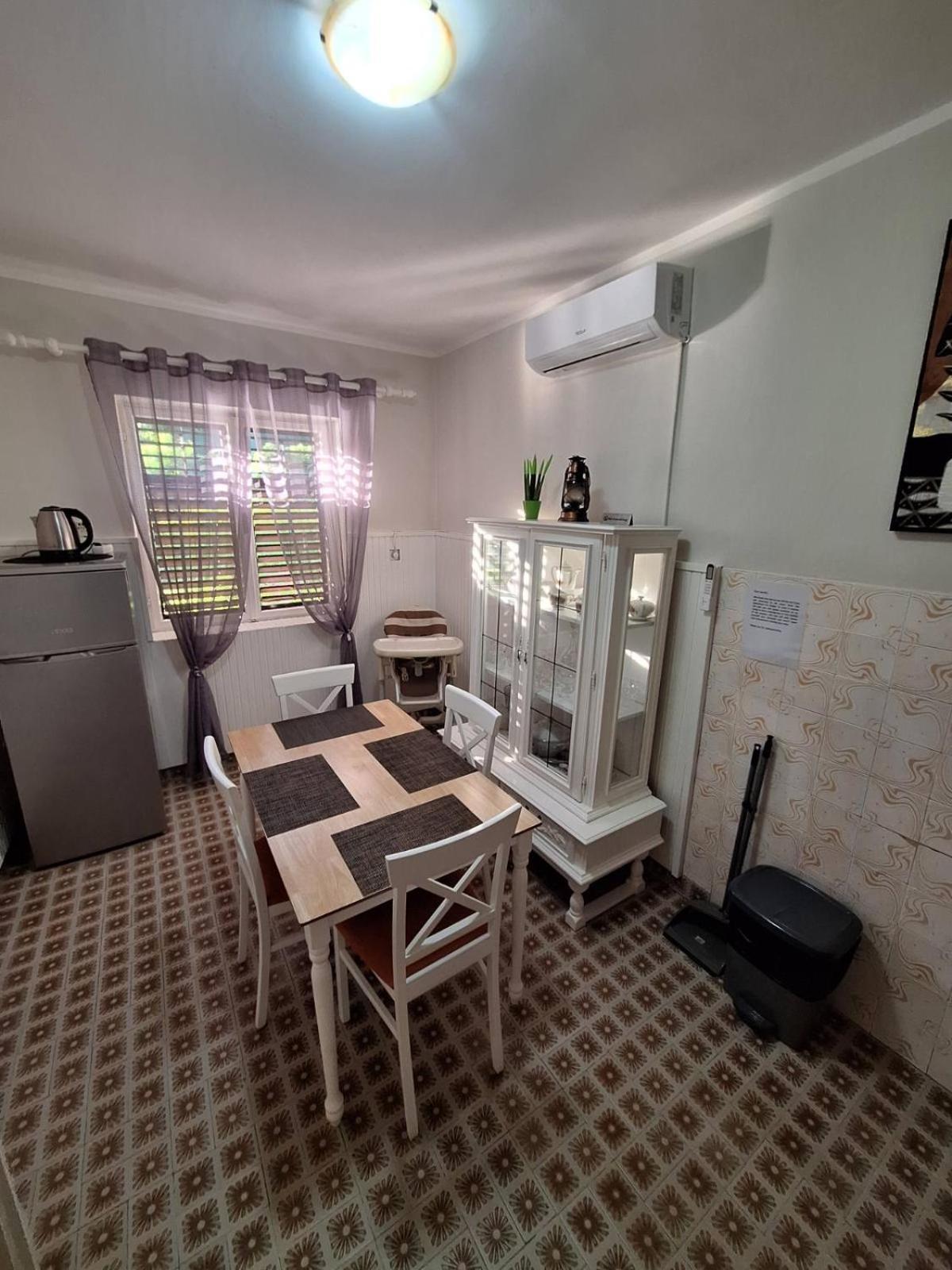 Red House Apartment Котор Екстер'єр фото